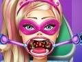 Игра Super Barbie Throat Doctor